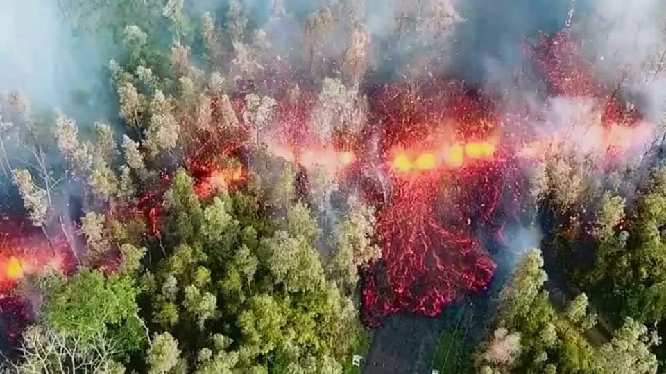 Вулкан Килауэа заливает Гавайи лавой и крушит жилые дома